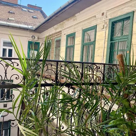 2br Supercentral With Variable Beds By Nw Apartment Budapest